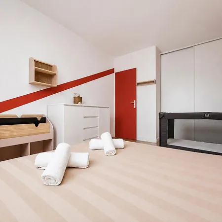 Avec Piscine Privée à *